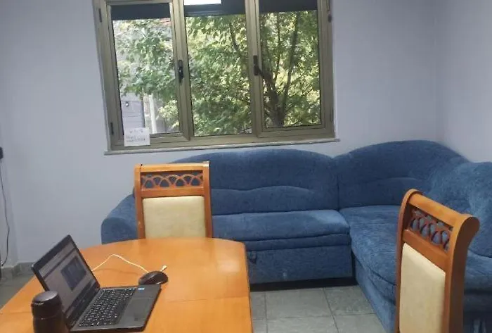 Tag 2 Hostel تيرانا