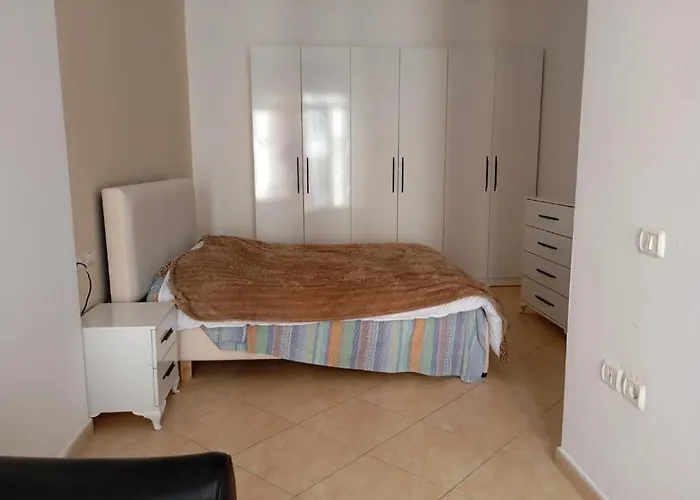 Tag 2 Hostel * تيرانا