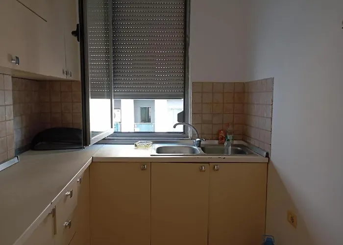 Tag 2 Hostel تيرانا