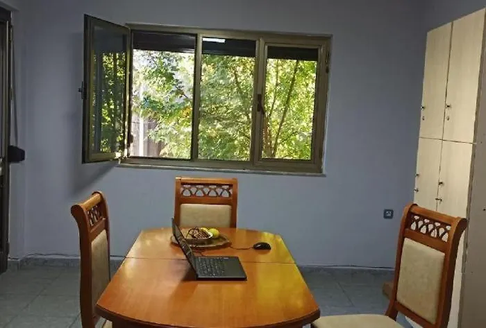 Tag 2 Hostel تيرانا